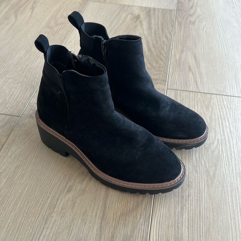 COPY - Women’s black booties. Size 6. Suede with mild heal.